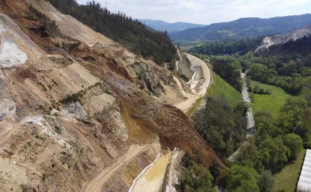 Un gran argayo en las obras de la futura autovía Cornellana-Salas estrangula el suroccidente