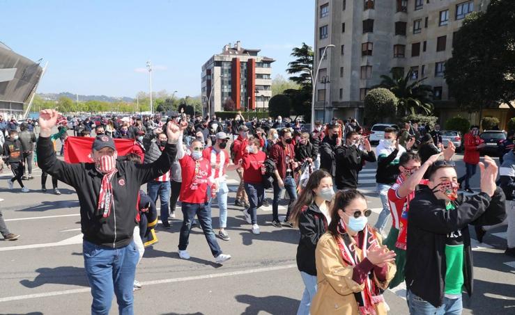 El ambiente vivido en el entorno de El Molinón