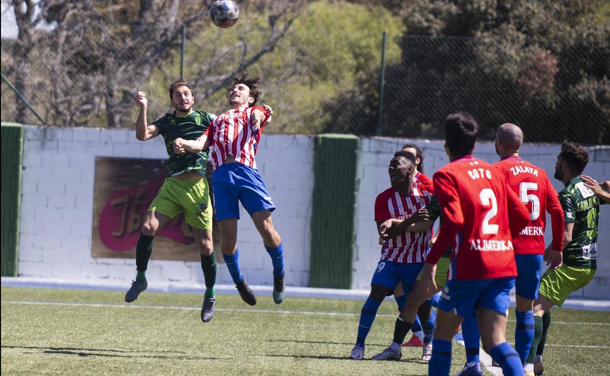 El Sporting B alarga su crisis tras caer en Guijuelo