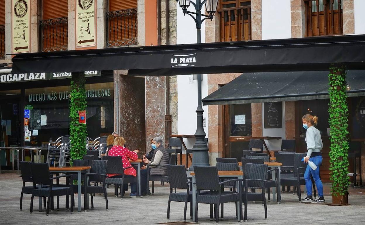 Llanes, a las puertas del cierre por el incremento de casos