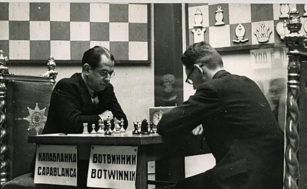Capablanca con Botvinik en Moscú.