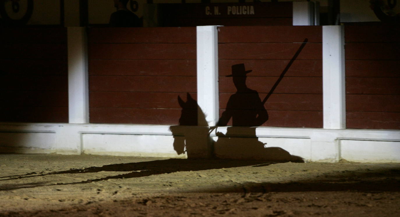 El Bibio se quedó en 2020 por primera vez sin festejos taurinos desde 1941. Fue la única falta en siete décadas. Inaugurada en 1888, la plaza de toros gijonesa ha vivido muy pocos años de sequía a lo largo de su historia. Por diferentes circunstancias, incluido el paréntesis de la Guerra Civil, no hubo corridas en 1915, 1936, 1937, 1938, 1939 y 1940. Para 2021, el Ayuntamiento ya ha mostrado su «total colaboración» para retomar la Feria de Nuestra Señora de Begoña, aunque sea en un formato más reducido. 2007.