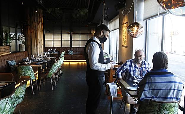 «Creemos que ya estamos en disposición de que los restaurantes den cenas hasta las 11», aseguró Feito