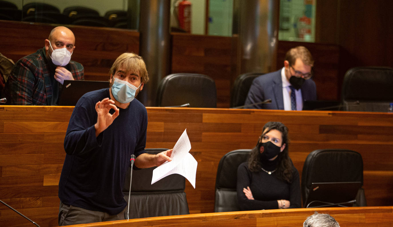 Daniel Ripa en un pleno de la junta general del Principado