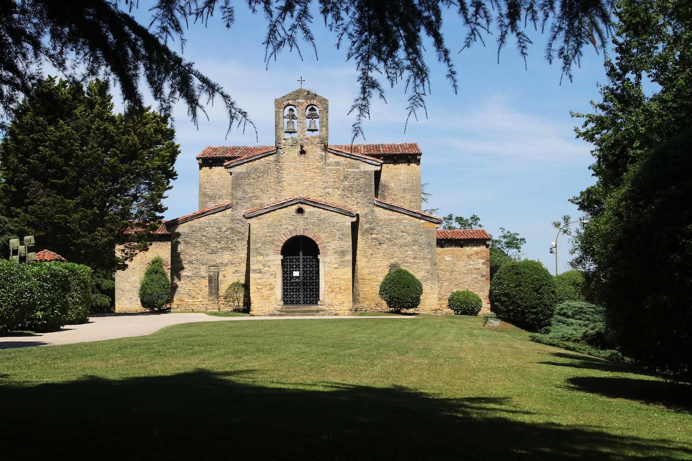 Iglesia de San Julián de los Prados - Santuyano