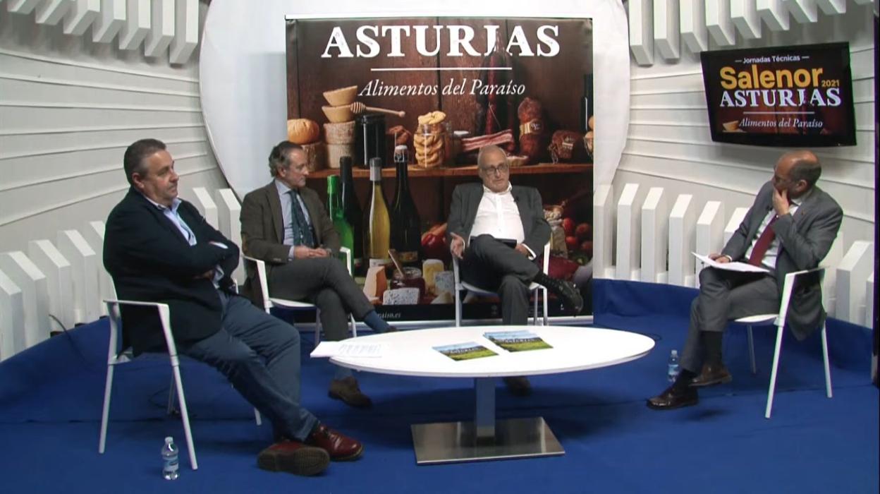 Participantes en una de las mesas redondas de la I Semana Agroalimentaria de Asturias. 