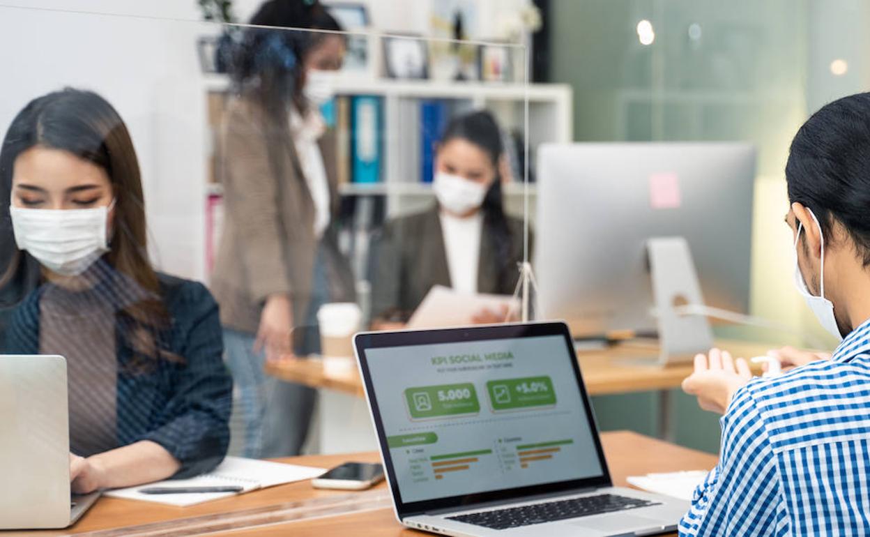 a llegada del covid 19 ha obligado a modificar los entornos laborales y provocado la irrupción de nuevos riesgos