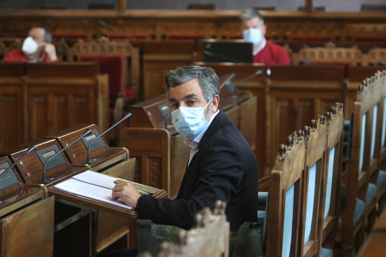 Alejandro Calvo, ayer, en la Sala Constitución de la Junta General. 