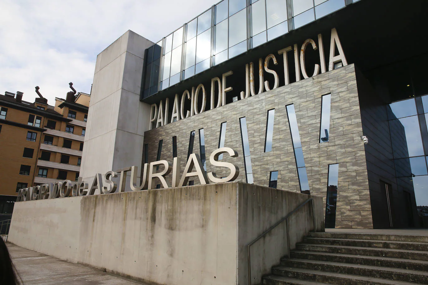 Fachada del Palacio de Justicia de Gijón