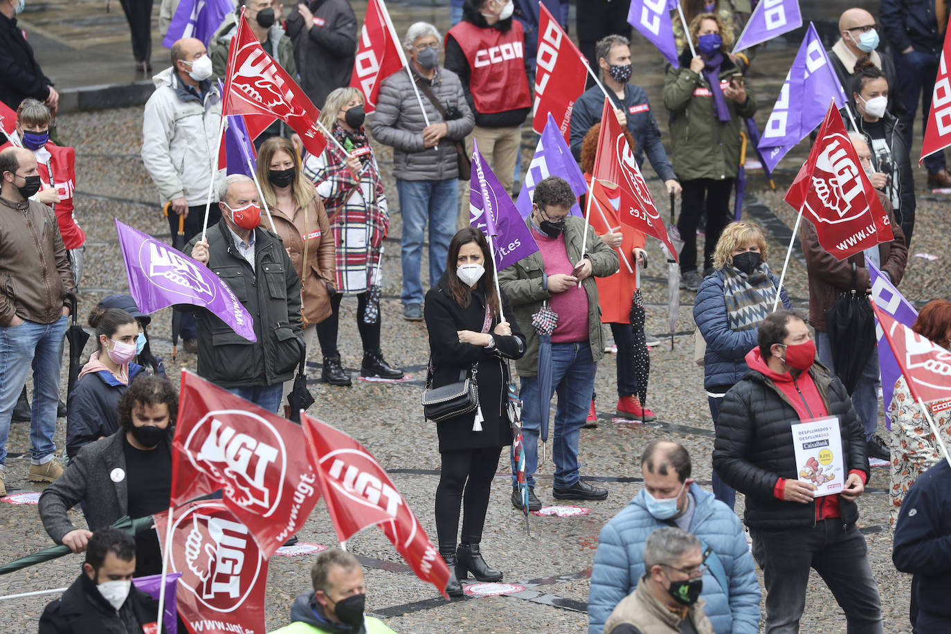 Los sindicatos mayoritarios llevan meses alertando de la emergencia industrial en la que se encuentra la comunidad, por lo que la defensa de este sector ha centrado buena parte de las reivindicaciones de CC OO y UGT en la concentración celebrada en la plaza Mayor de Gijón con motivo del Primero de Mayo.