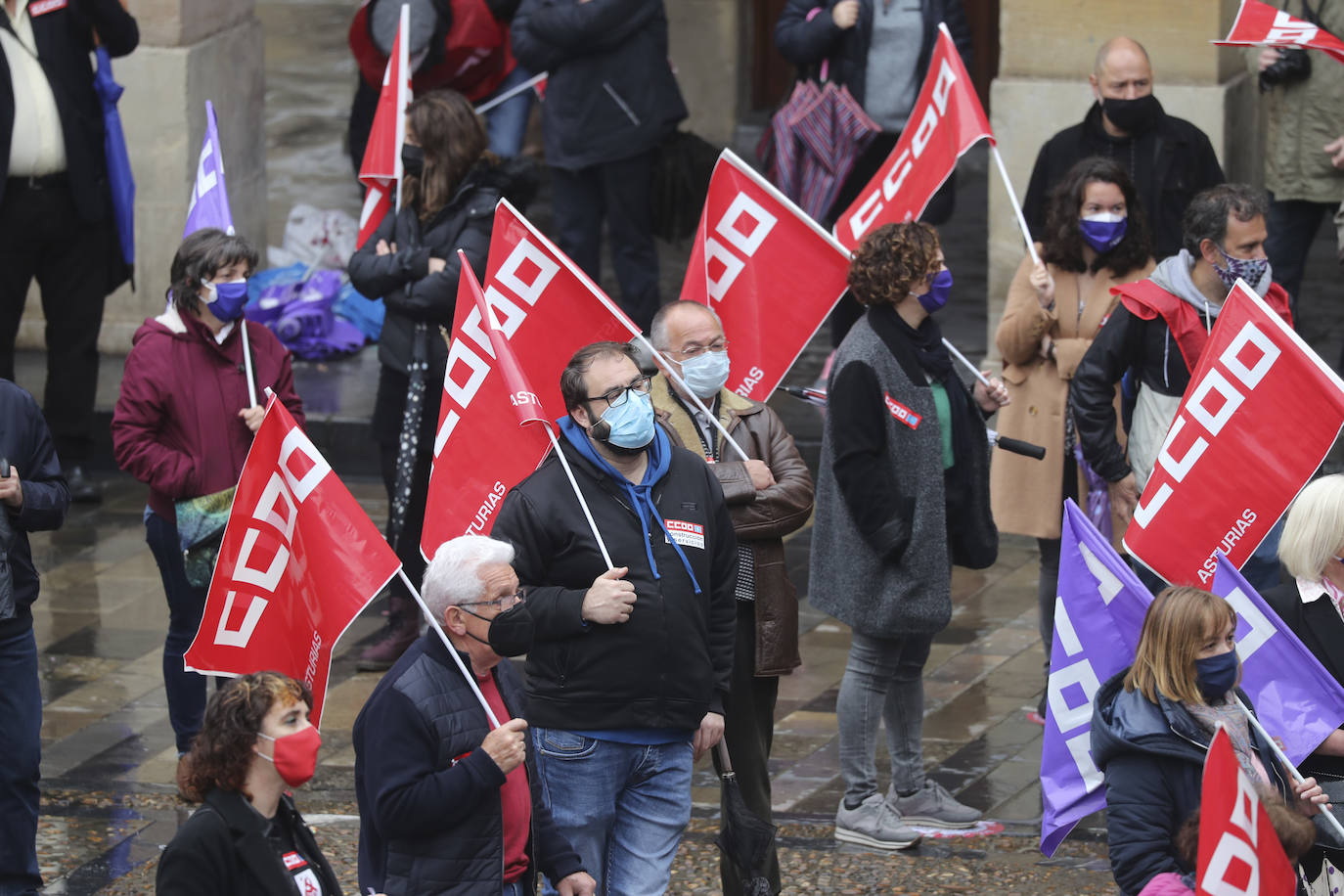 Los sindicatos mayoritarios llevan meses alertando de la emergencia industrial en la que se encuentra la comunidad, por lo que la defensa de este sector ha centrado buena parte de las reivindicaciones de CC OO y UGT en la concentración celebrada en la plaza Mayor de Gijón con motivo del Primero de Mayo.