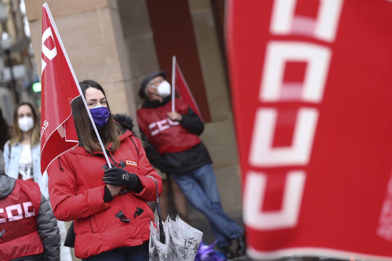 Los sindicatos mayoritarios llevan meses alertando de la emergencia industrial en la que se encuentra la comunidad, por lo que la defensa de este sector ha centrado buena parte de las reivindicaciones de CC OO y UGT en la concentración celebrada en la plaza Mayor de Gijón con motivo del Primero de Mayo.