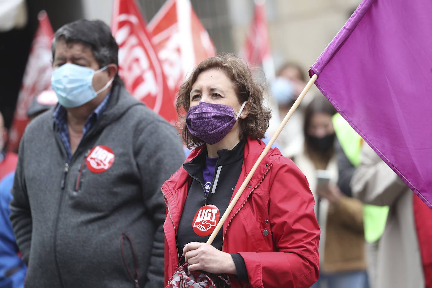 Los sindicatos mayoritarios llevan meses alertando de la emergencia industrial en la que se encuentra la comunidad, por lo que la defensa de este sector ha centrado buena parte de las reivindicaciones de CC OO y UGT en la concentración celebrada en la plaza Mayor de Gijón con motivo del Primero de Mayo.