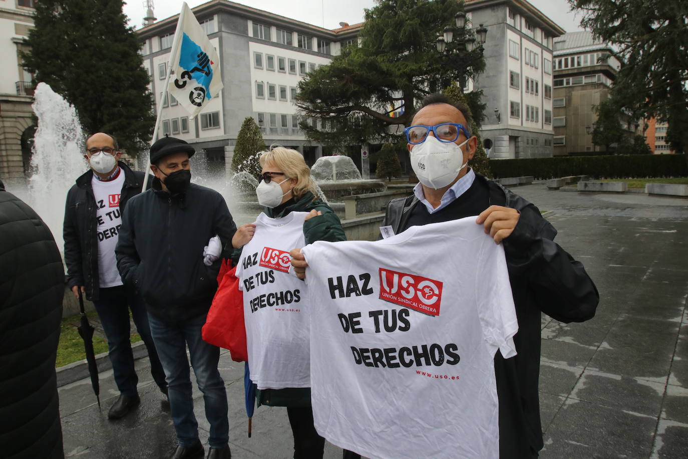 Vox y el Sindicato Solidaridad se manifiestan en la capital asturiana contra «la expropiación del derecho al trabajo». La Unión Sindical Obrera reclamó por su parte la lucha por los derechos laborales.