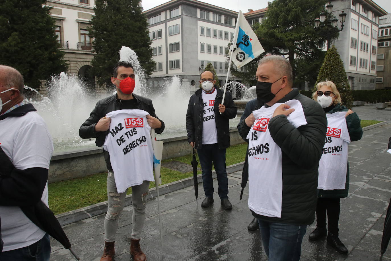 Vox y el Sindicato Solidaridad se manifiestan en la capital asturiana contra «la expropiación del derecho al trabajo». La Unión Sindical Obrera reclamó por su parte la lucha por los derechos laborales.