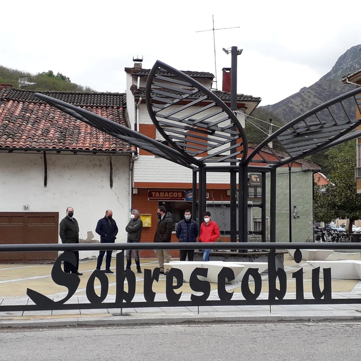 Las autoridades visitaron ayer la placina, ya reformada. 