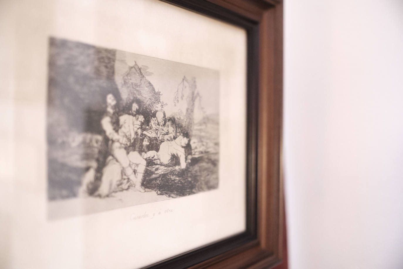 Una pareja con arte. El pintor Carlos Roces ha sido profesor de dibujo, pintura, diseño y decoración de varias generaciones de artistas. Su esposa, Tere Montero, toca el órgano y es miembro de la Coral Polifónica Gijonesa