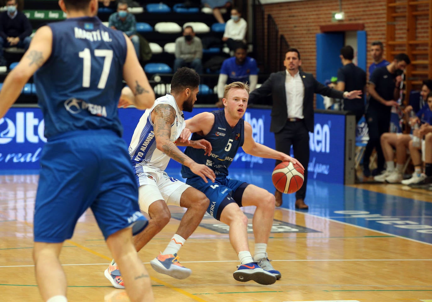 El Liberbank Oviedo jugará por el ascenso a la Liga ACB tras remontar al Almansa (92-87)