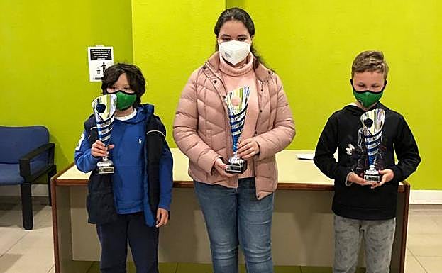 Podio del torneo, con Roque Ordiz, Paula Martínez e Iván de Martín. 