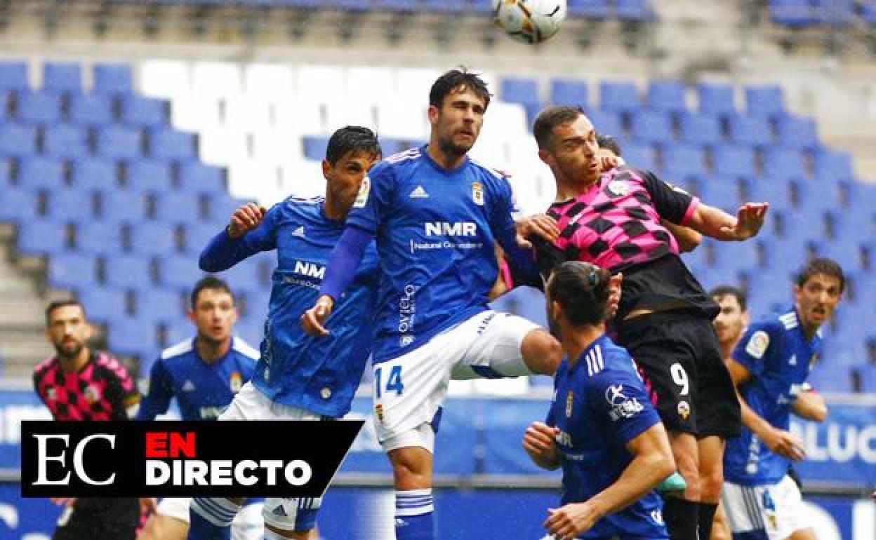 Jugada del partido de este domingo en el Tartiere.