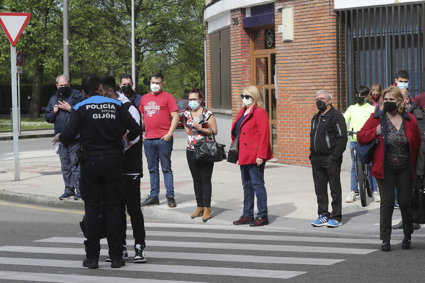 Una joven de 16 años resultó herida en la tarde de este martes tras ser atropellada por un vehículo cuando circulaba en bicicleta por La Calzada.