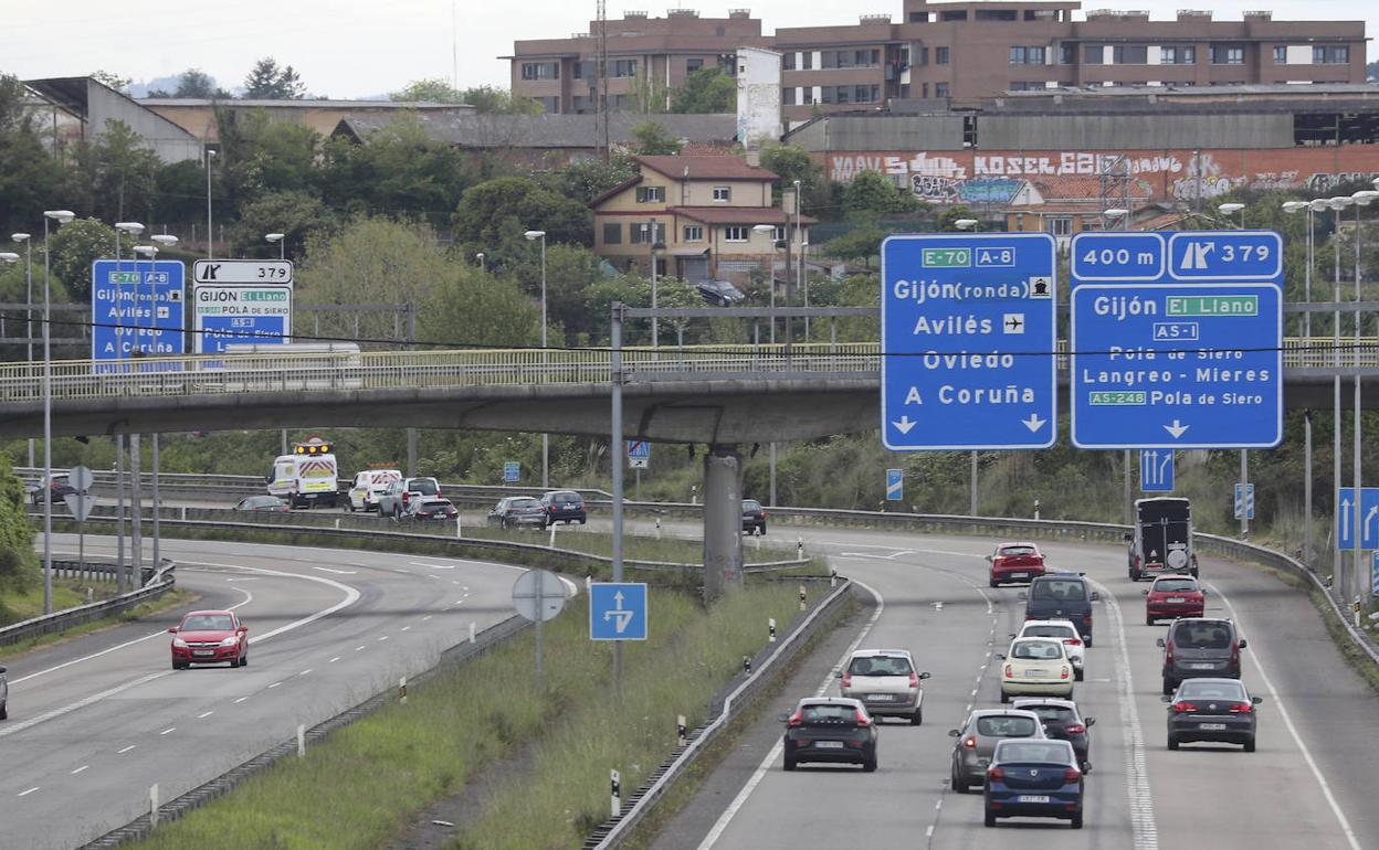 Tráfico en una carretera asturiana. 