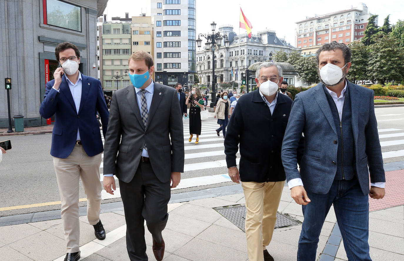 El presidente de la Academia de la Llingua, Xosé Antón González Riaño, solicitó en su discurso del día de les Lletres el mayor consenso posible para incluir el asturiano como lengua oficial en la reforma estatutaria que el Gobierno regional quiere afrontar este mismo año.