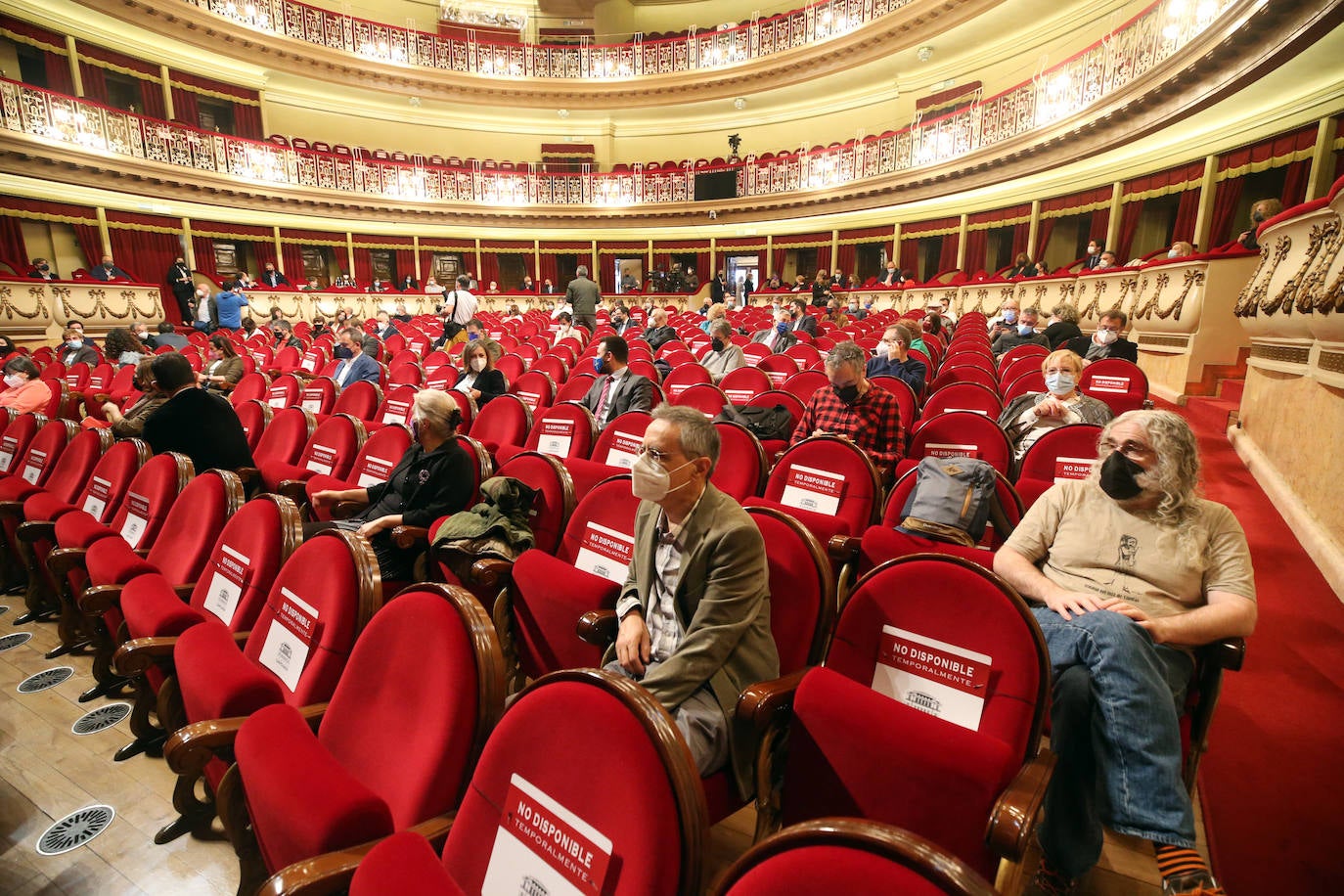 El presidente de la Academia de la Llingua, Xosé Antón González Riaño, solicitó en su discurso del día de les Lletres el mayor consenso posible para incluir el asturiano como lengua oficial en la reforma estatutaria que el Gobierno regional quiere afrontar este mismo año.