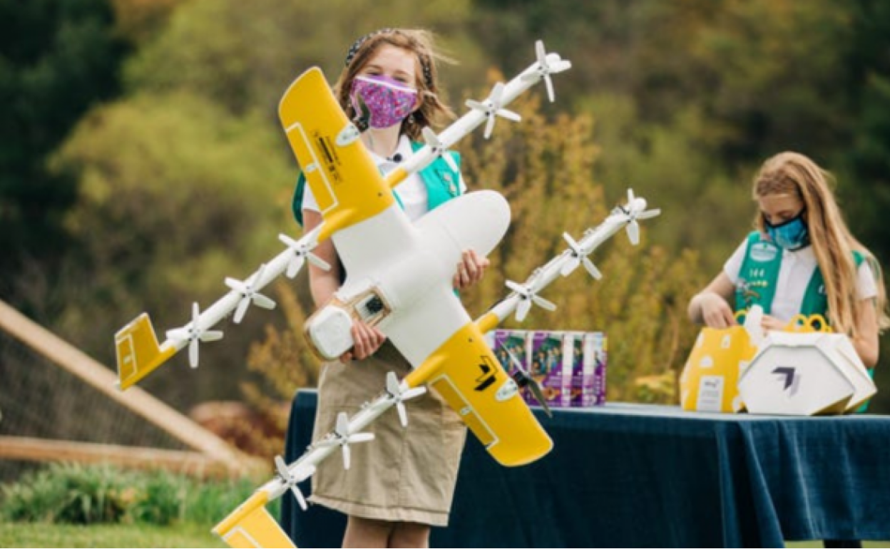 Las 'girl scout' modernizan el sistema de distribución de sus galletas y emplean drones