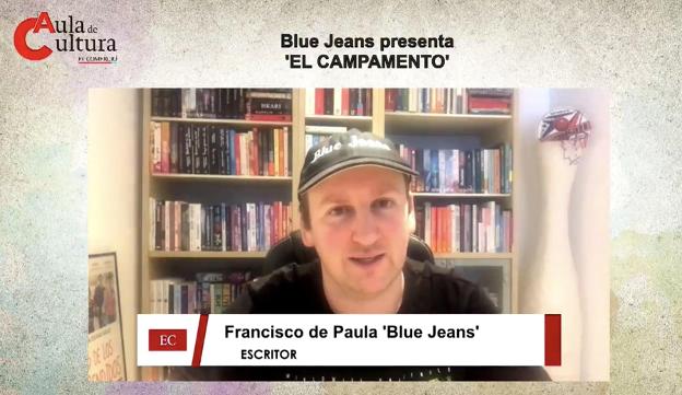 El escritor Francisco de Paula, Blue Jeans, durante la presentación. 