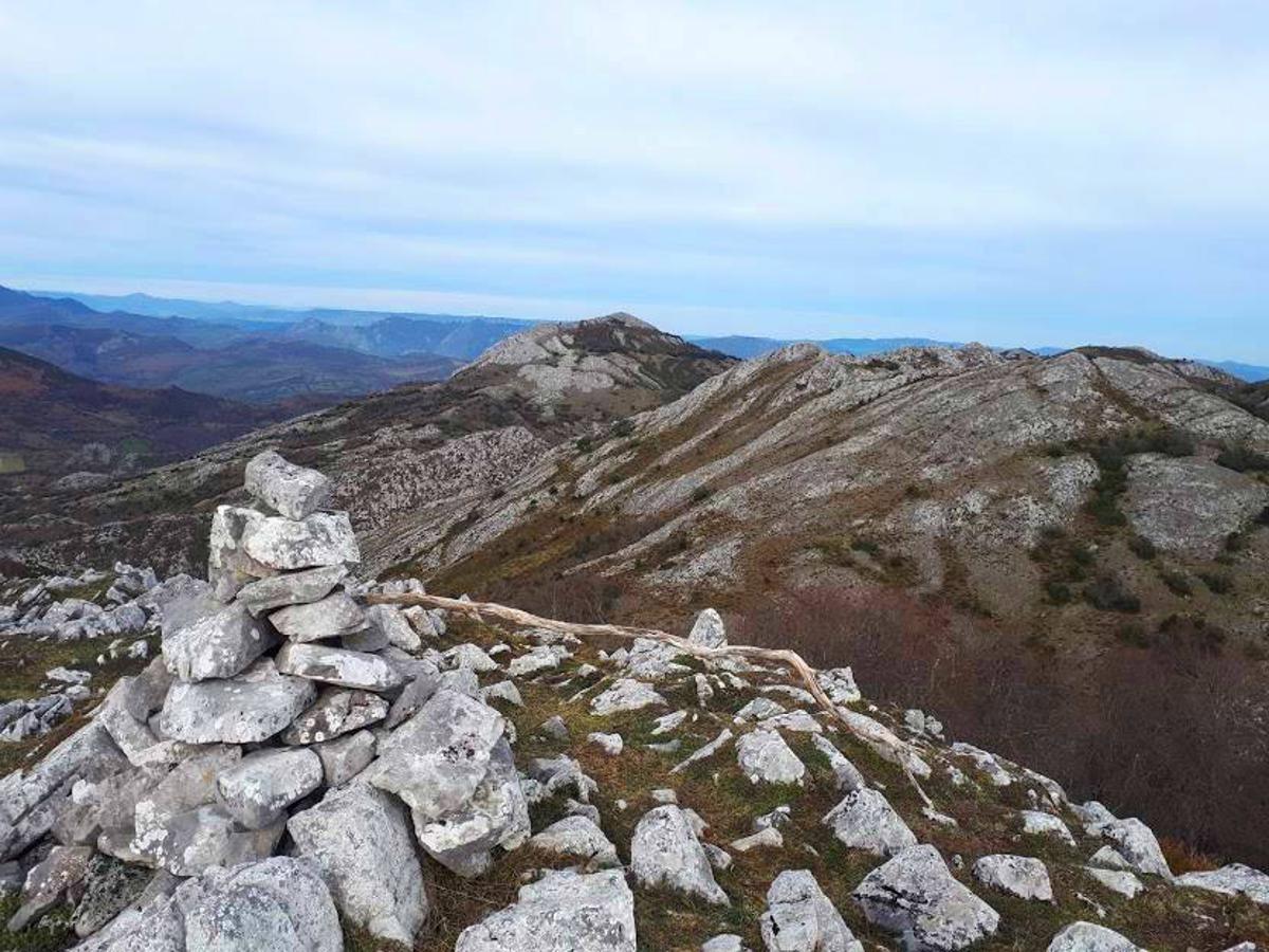 Vista desde el Picu Pelao (1.355 m) por Marabio.