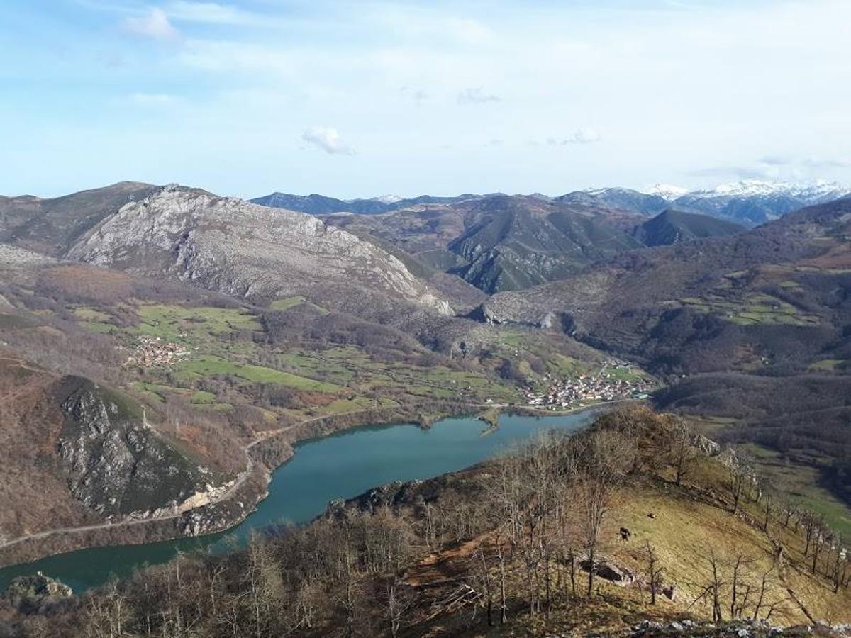 Vistas durante la ruta desde Villamorey a la Sierra del Crespón.