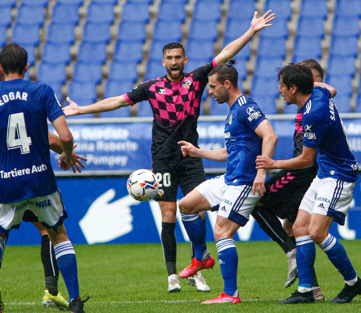 El Real Oviedo consiguió este domingo balsámica que le acerca un poco más a la permanencia. Los de Ziganda se impusieron 2-1 al Sabadell.