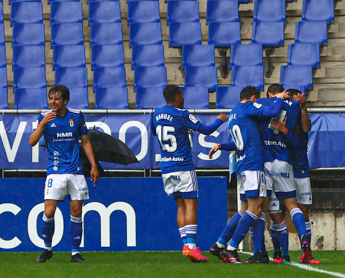 El Real Oviedo consiguió este domingo balsámica que le acerca un poco más a la permanencia. Los de Ziganda se impusieron 2-1 al Sabadell.