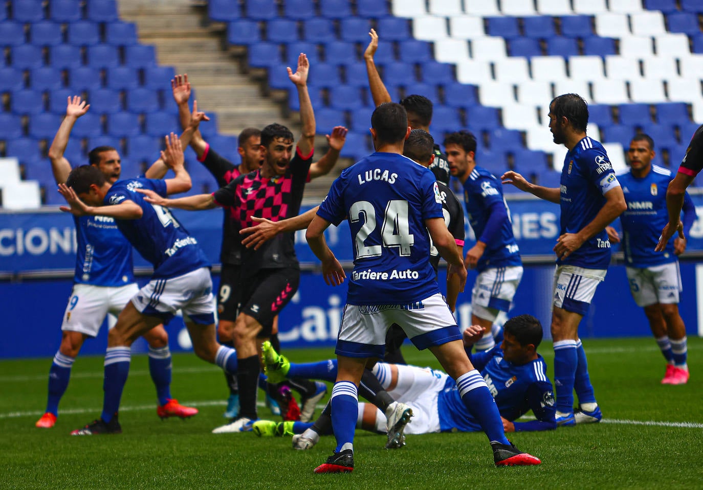 El Real Oviedo consiguió este domingo balsámica que le acerca un poco más a la permanencia. Los de Ziganda se impusieron 2-1 al Sabadell.