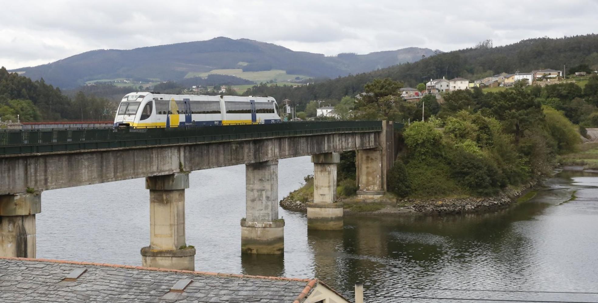 Después de Vegadeo, el tren continúa ruta hasta Ferrol. 