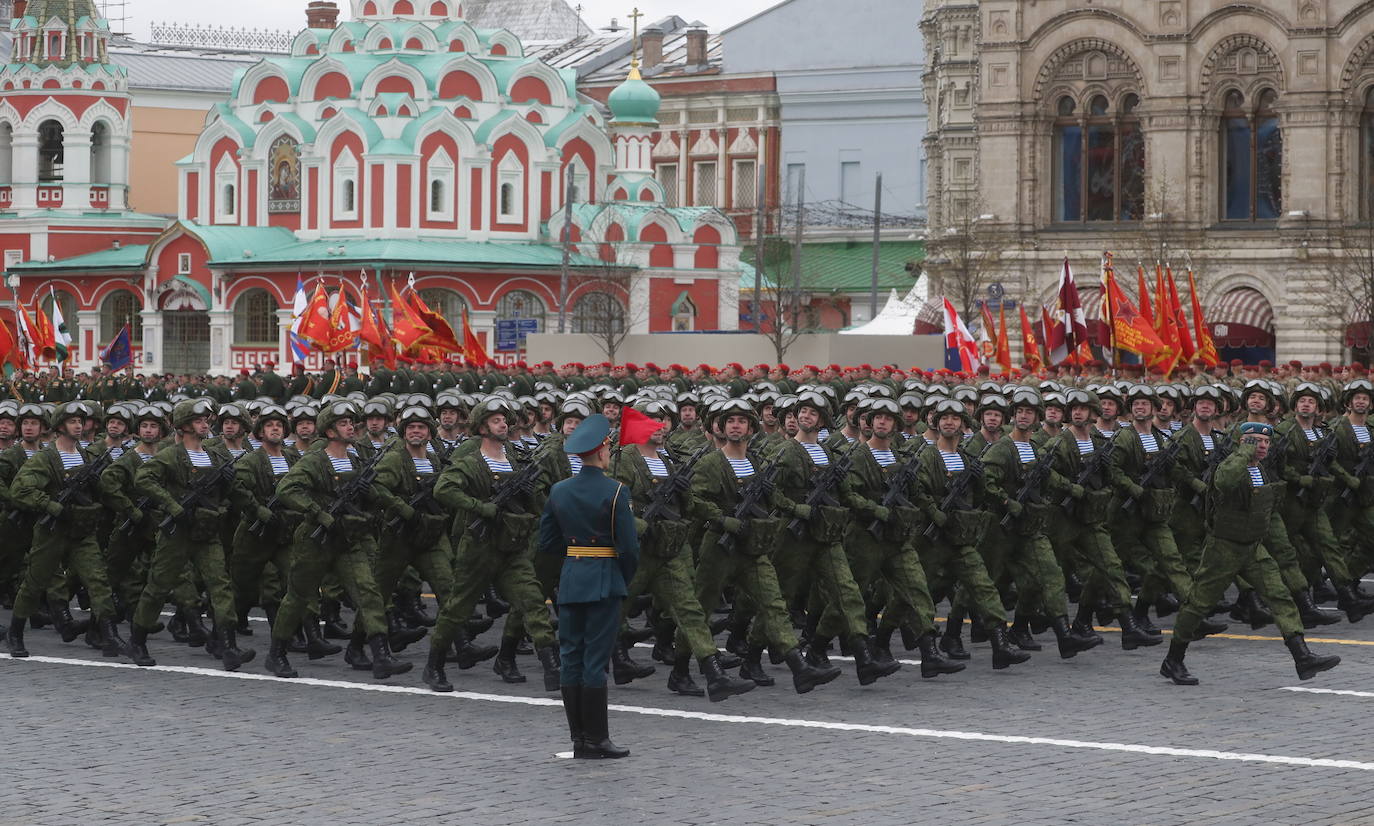 Rusia conmemora el Día de la Victoria contra la Alemania nazi con un desfile militar en la Plaza Roja de Moscú