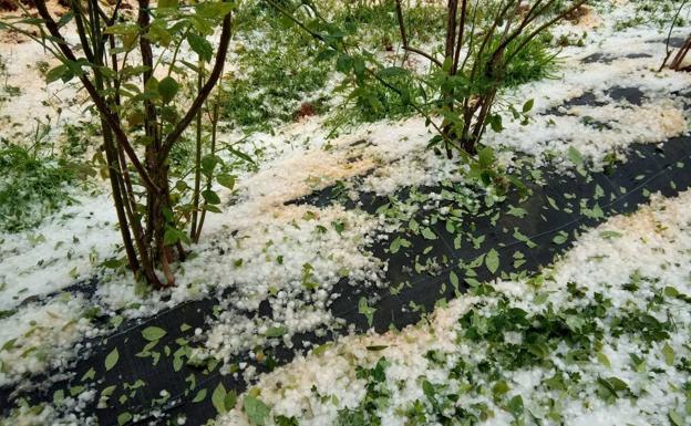 Imagen. Espectacular granizada en el interior de Asturias