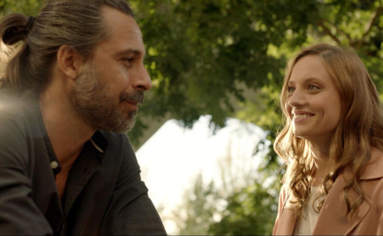 Lucas y Sara nos contarán qué ha pasado con ellos en estos diez años. 