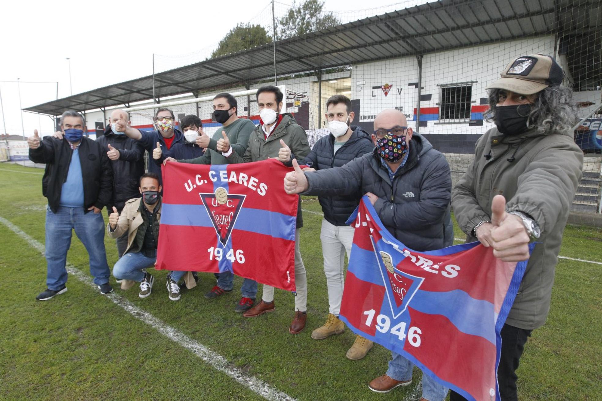 t Directivos y técnicos Ceares posan para EL COMERCIO, el día después de hacer realidad el sueño del ascenso. 