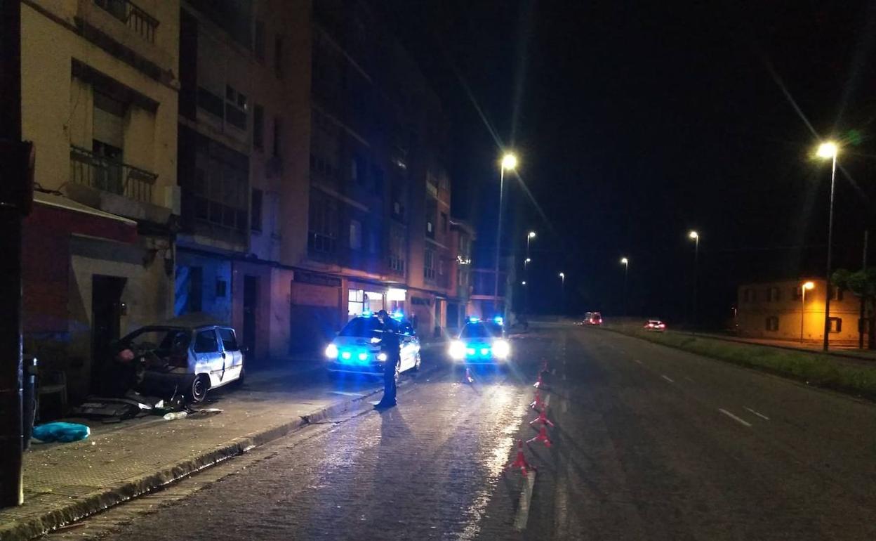 El choque se produjo en la avenida de Gijón, en la entrada a Llaranes. 