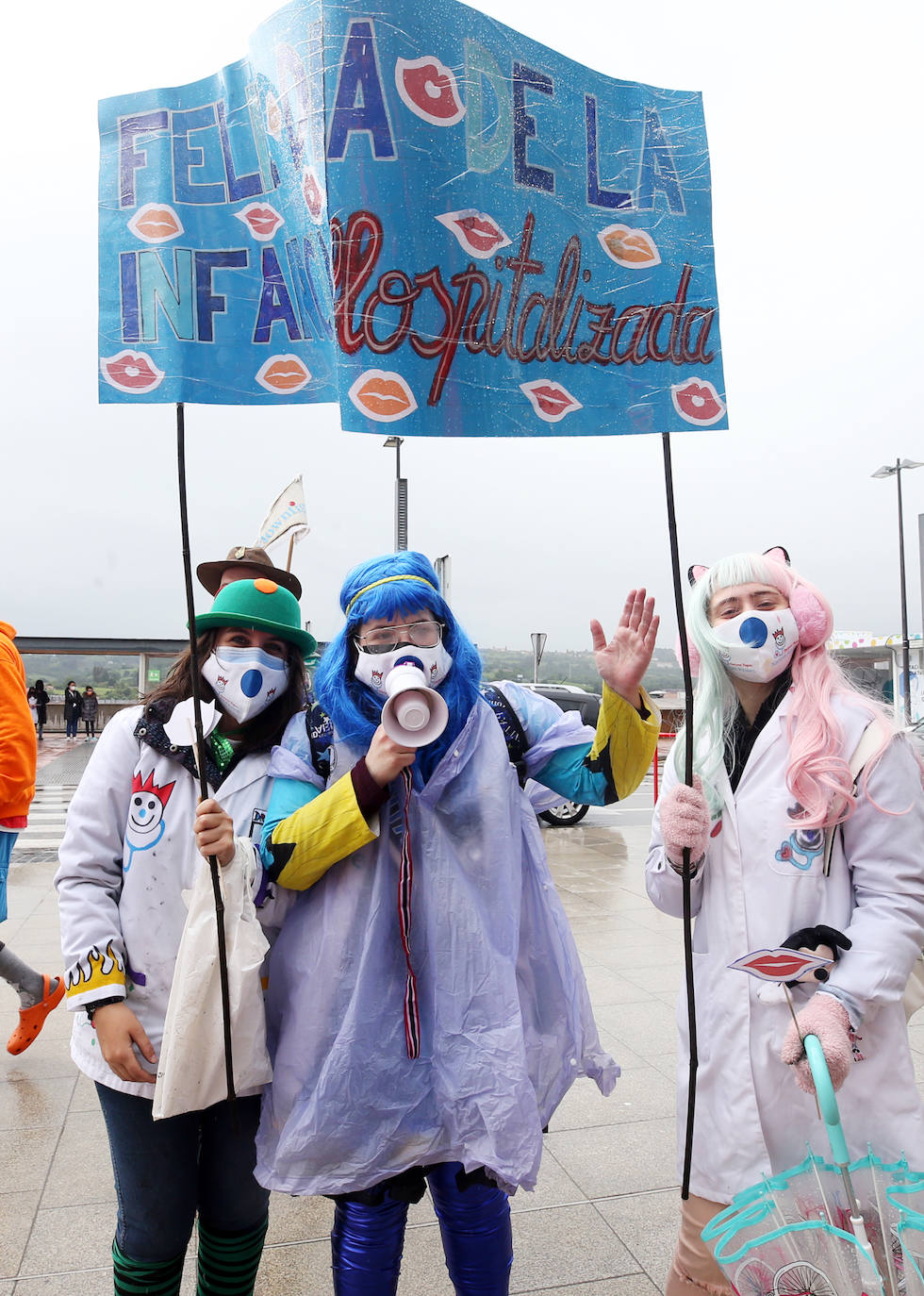 El Hospital Central de Asturias y el de Cabueñes celebraron este jueves 13 de mayo el Día del niño hospitalizado, con la presencia de clowns y la suelta de palomas.