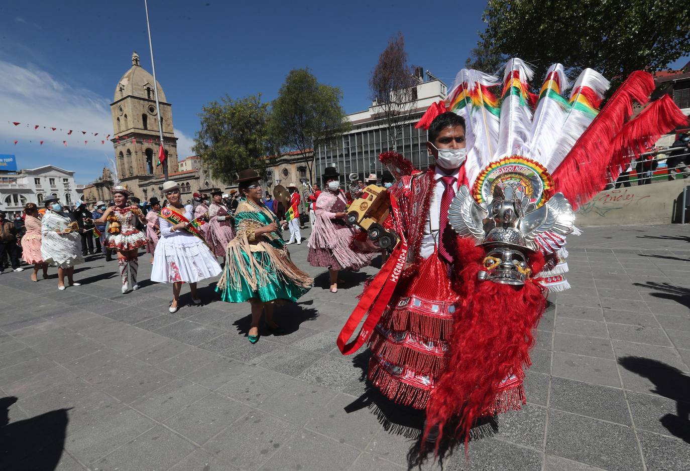 Los registros señalan que los primeros conjuntos modernos de este baile aparecieron a principios del siglo pasado