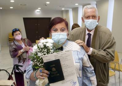 Imagen secundaria 1 - En una UVI móvil antes del &#039;sí, quiero&#039;