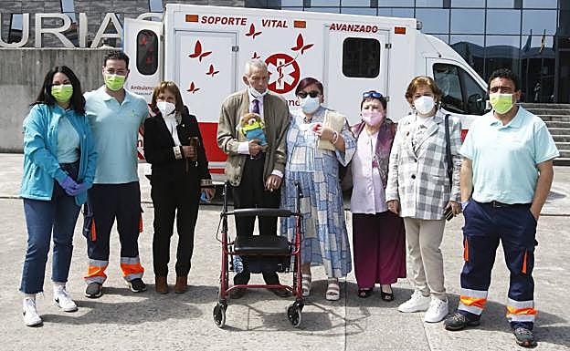 Imagen principal - En una UVI móvil antes del &#039;sí, quiero&#039;