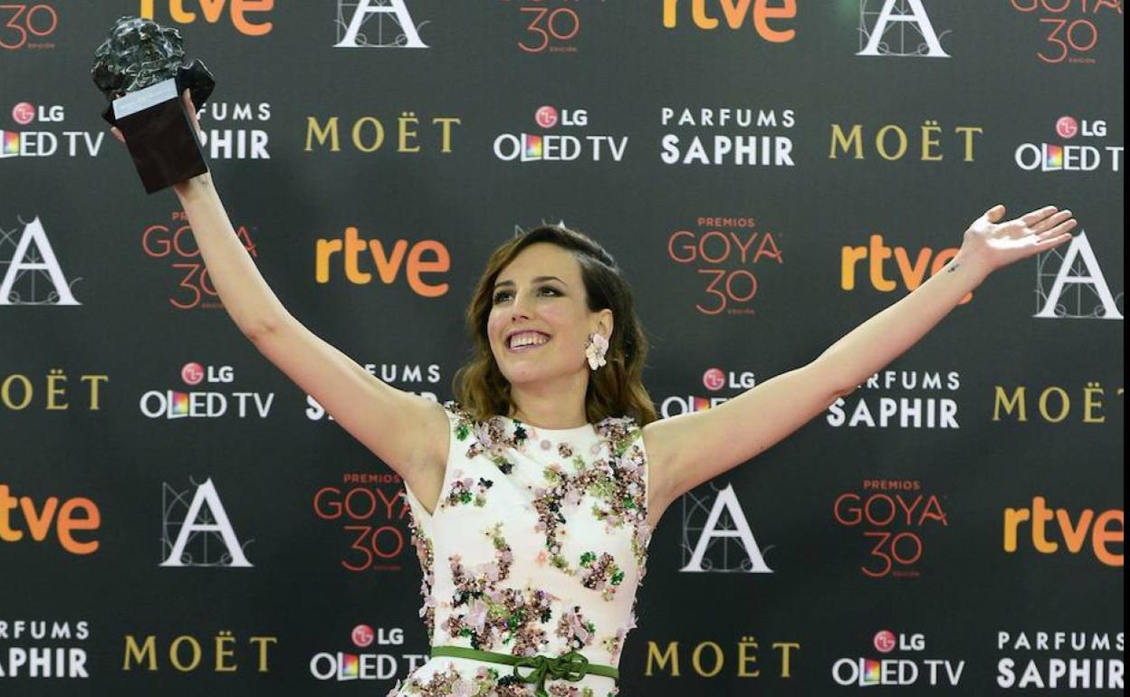Natalia de Molina, exultante tras ganar su segundo Goya