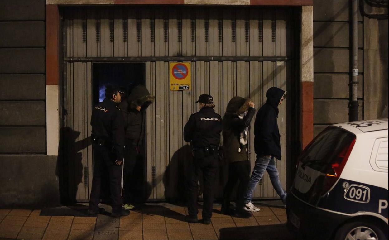 La Policía, el día del crimen. 