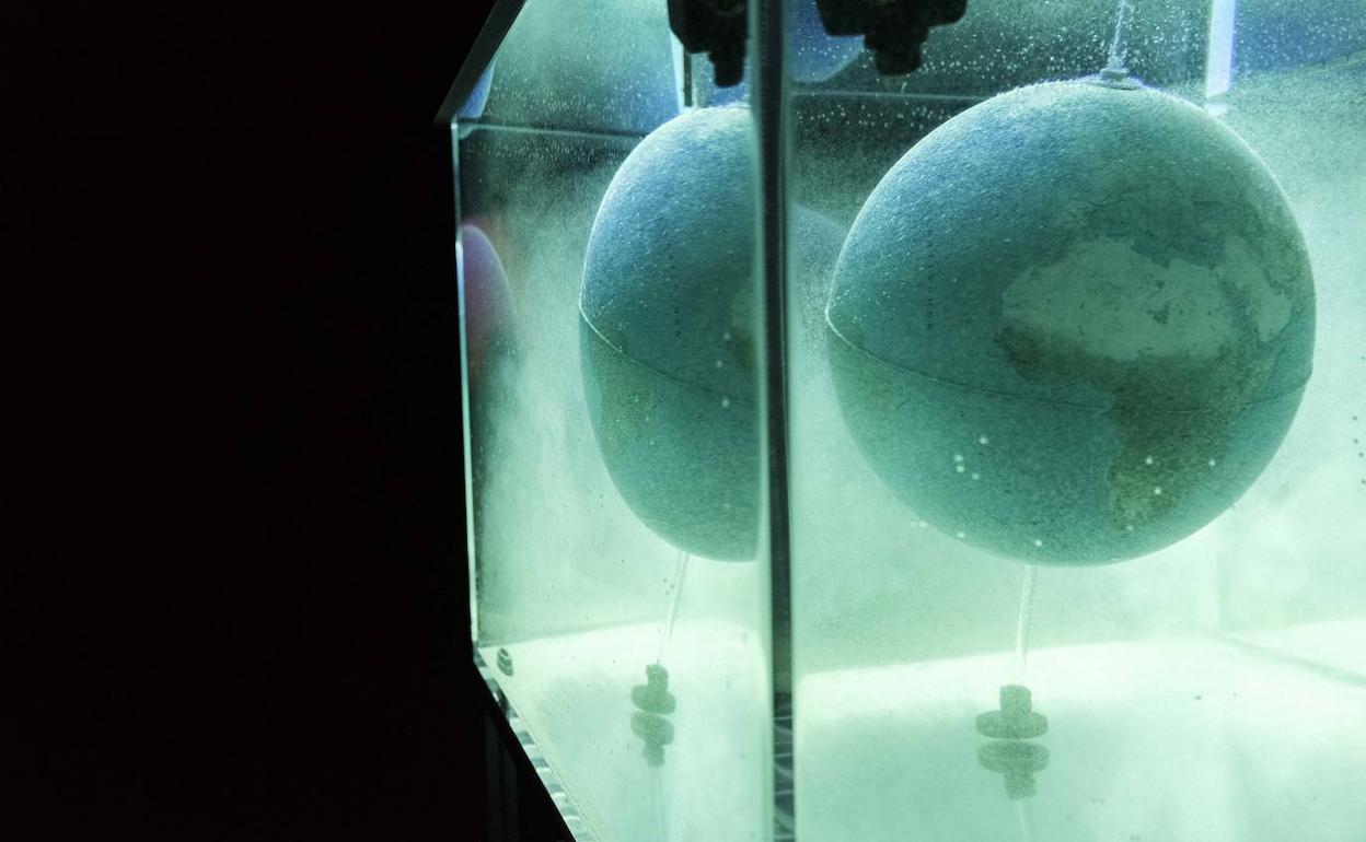 Exposición 'Ecovisionarios' en Laboral Centro de Arte y Creación Industrial en 2019.