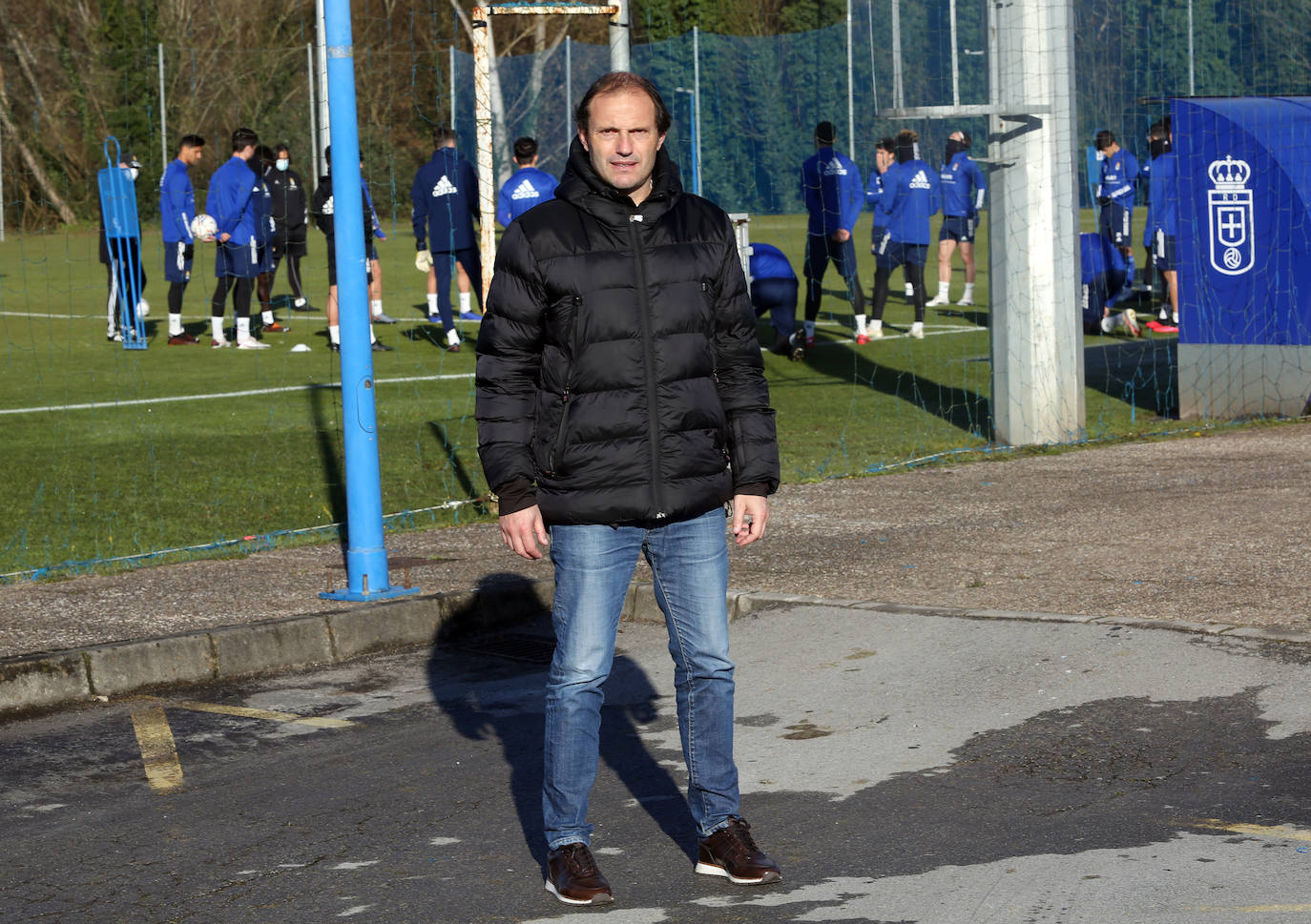 El director deportivo del Real Oviedo, Francesc Arnau, ha fallecido a los 46 años. Su pérdida se produce año y medio después de su llegada a la capital asturiana, donde estaba abordando el reto de dibujar un nuevo proyecto tras asegurar la permanencia del club en Segunda.