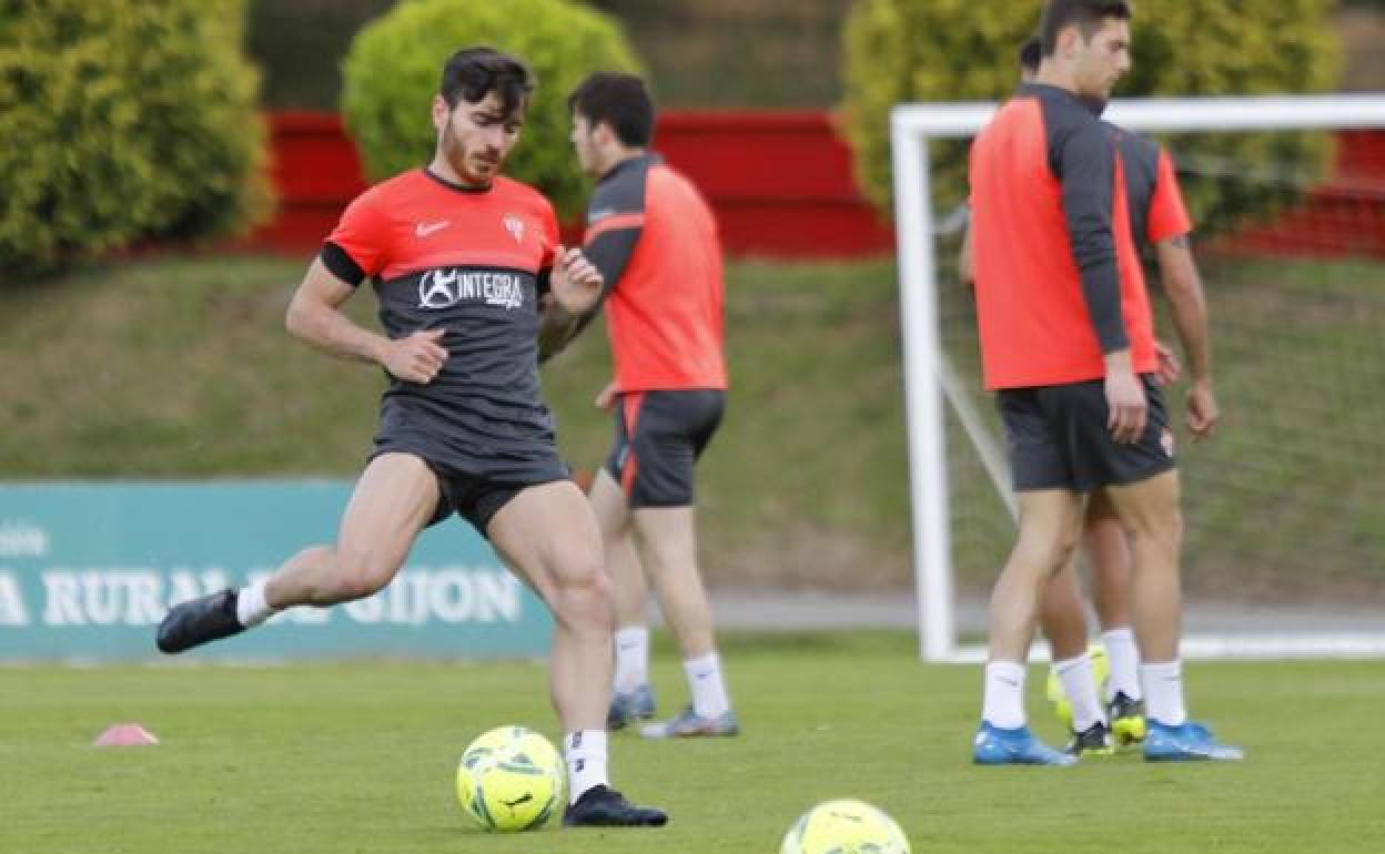 Campuzano, en un entrenamiento del Sporting.